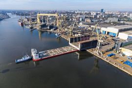 W Szczecinie powstaje największy dok pływający na Morzu Bałtyckim [ZDJĘCIA]