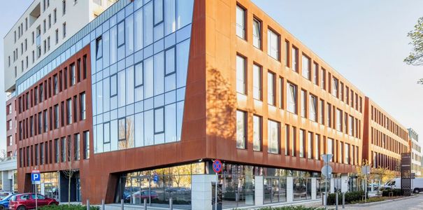 Globalne centrum usług firmy Swarovski pozostanie w biurowcu Yoko w Gdańsku