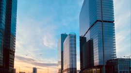 Znany globalny bank Standard Chartered zwiększy zatrudnienie w Warszawie