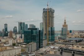 Warszawa: Varso Tower – najwyższy budynek w UE pnie się w górę mimo pandemii koronawirusa [FILM]