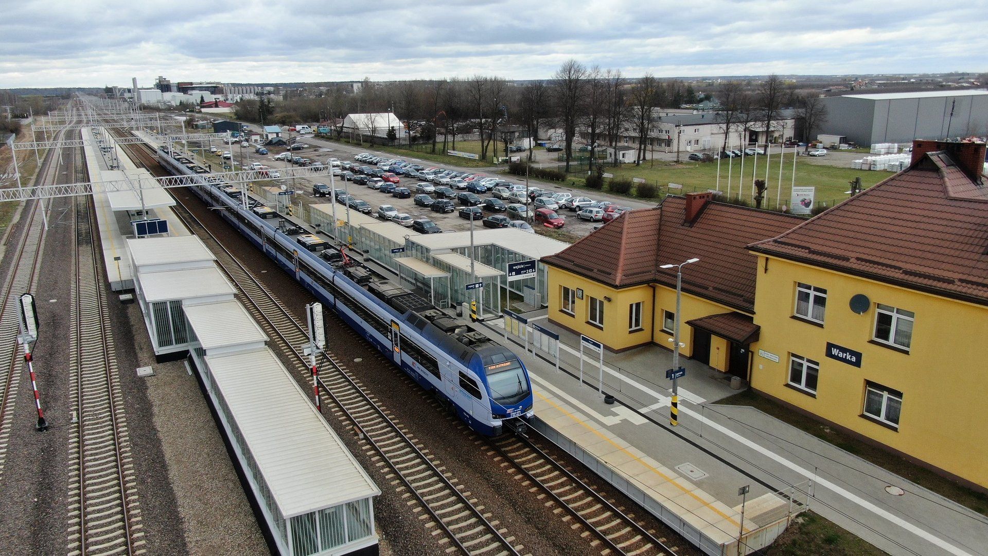 Powstaną nowe parkingi przy stacjach i przystankach między Warszawą a Radomiem
