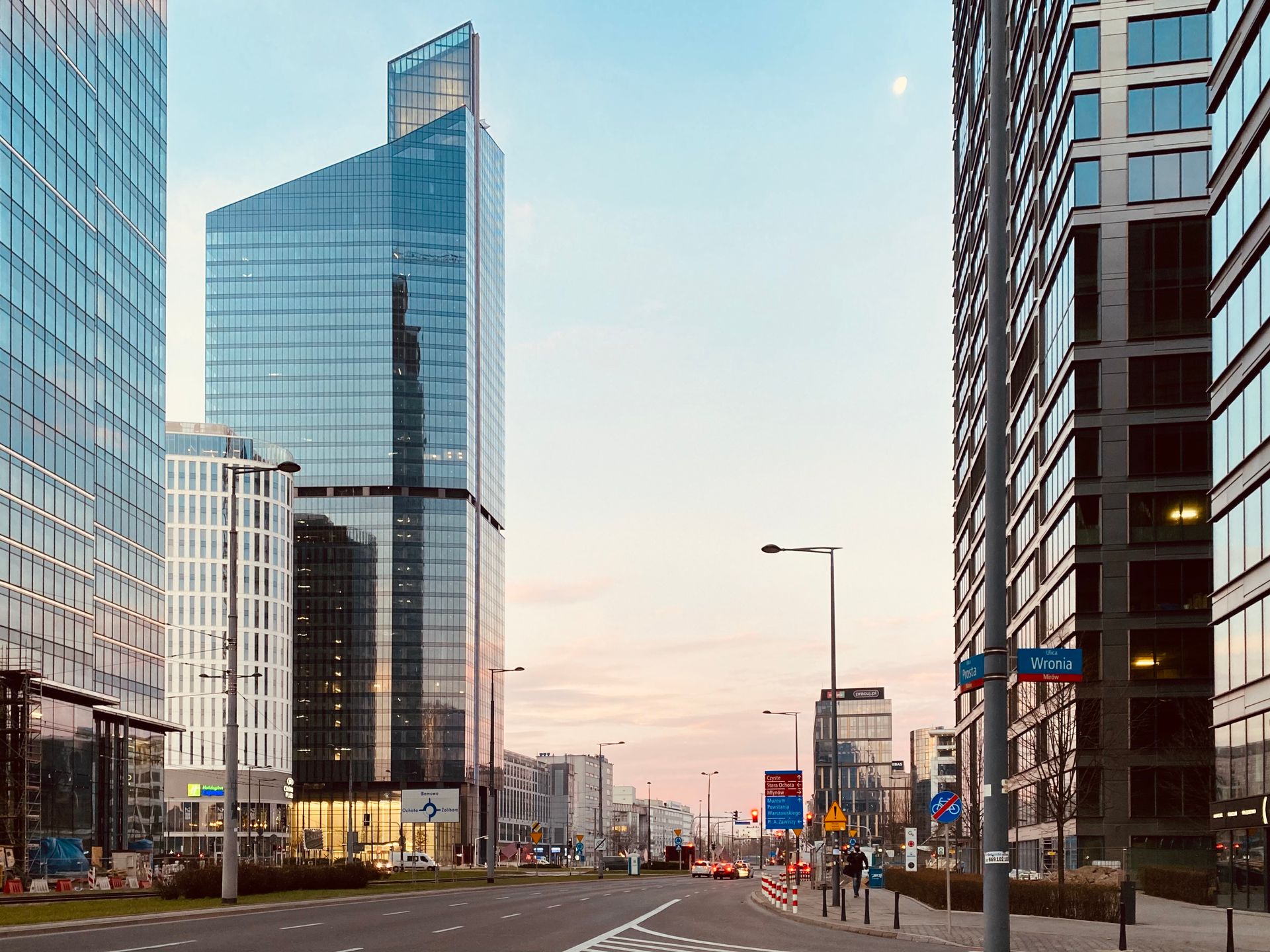 Trwa budowa wieżowca Skyliner w Warszawie 