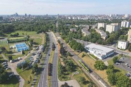Wzdłuż trasy Poznańskiego Szybkiego Tramwaju powstaje infrastruktura dla pieszych i rowerzystów [FILM]