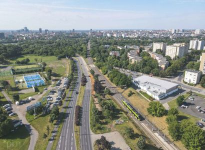 Wzdłuż trasy Poznańskiego Szybkiego Tramwaju powstaje infrastruktura dla pieszych i rowerzystów [FILM]