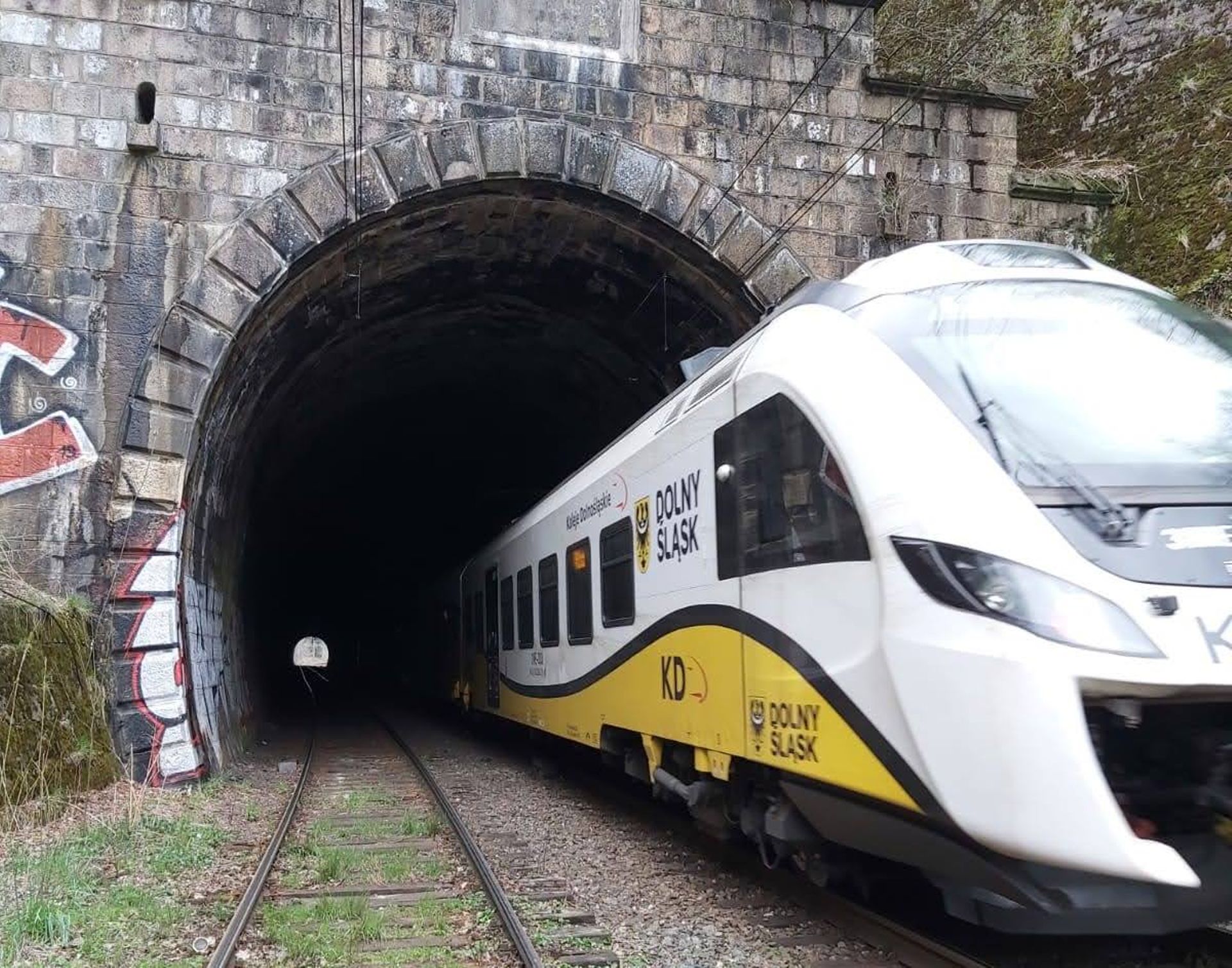 Ogłoszono przetarg na remont zabytkowego tunelu kolejowego na linii Wrocław – Jelenia Góra