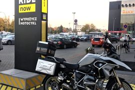 [Warszawa] Galeria Sadyba Best Mall w Warszawie uruchomiła pierwszą w Polsce bezobsługową wypożyczalnię motocykli