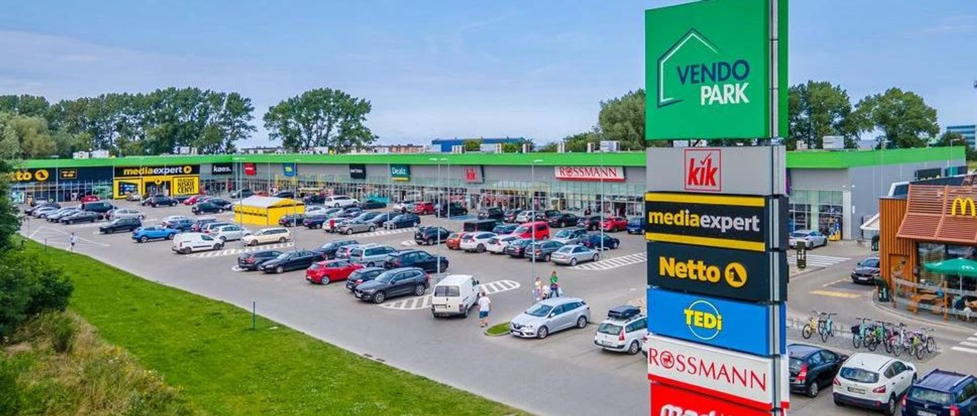 Kolejna duża sieć parków handlowych w Polsce inwestuje w ładowarki