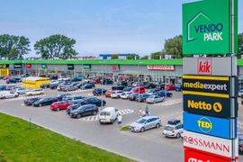Kolejna duża sieć parków handlowych w Polsce inwestuje w ładowarki