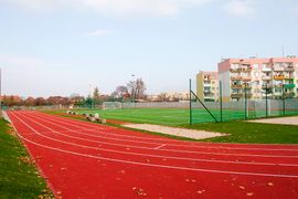 [dolnośląskie] Lekkoatletyczny stadion przy Gimnazjum nr 4 w Świdnicy gotowy