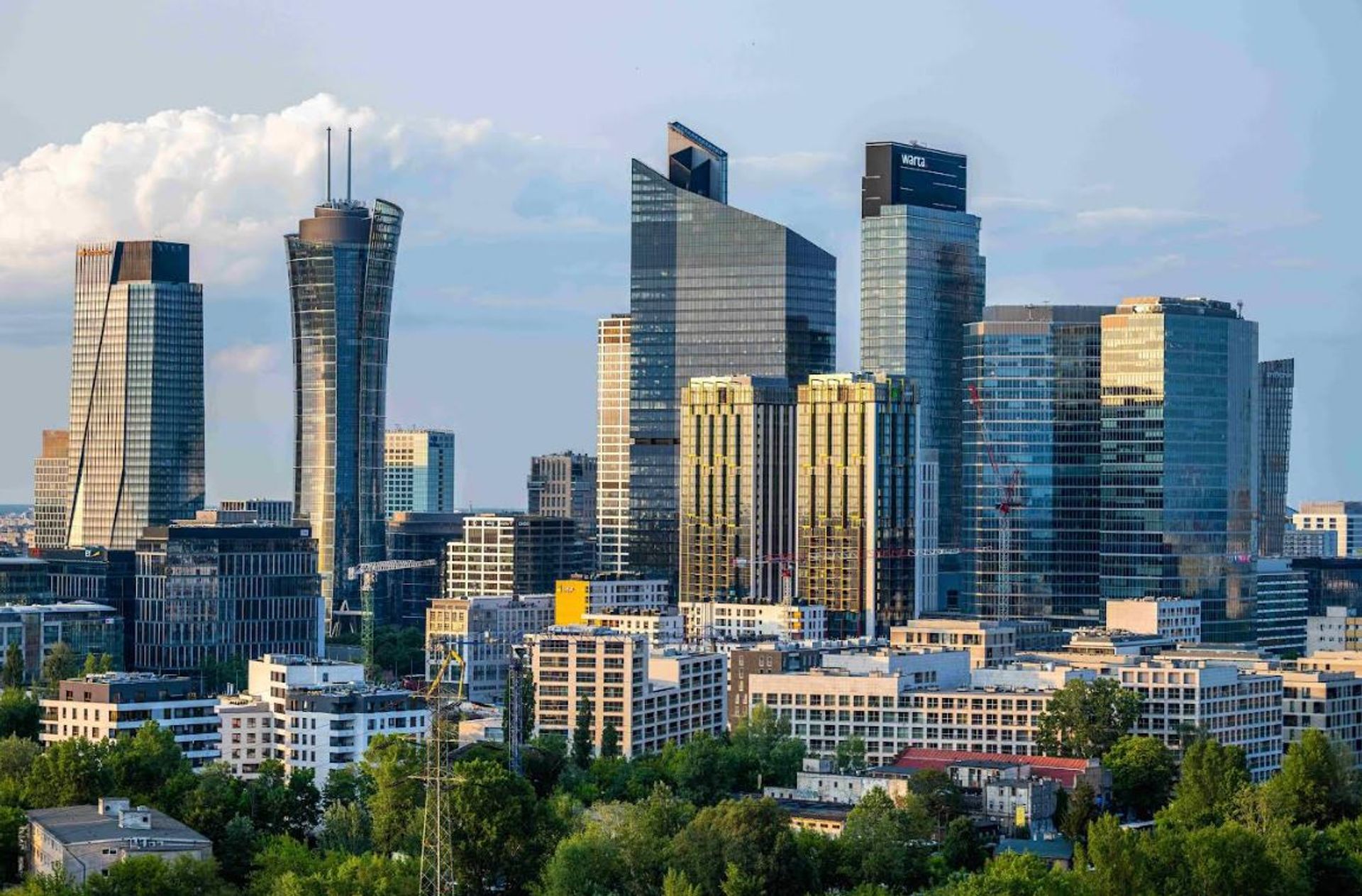 Wysoka aktywność najemców i ograniczona nowa podaż. Podsumowanie 2025 roku na warszawskim rynku biurowym  