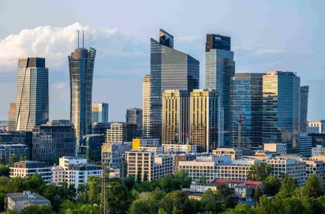 Wysoka aktywność najemców i ograniczona nowa podaż. Podsumowanie 2025 roku na warszawskim rynku biurowym [RAPORT] 