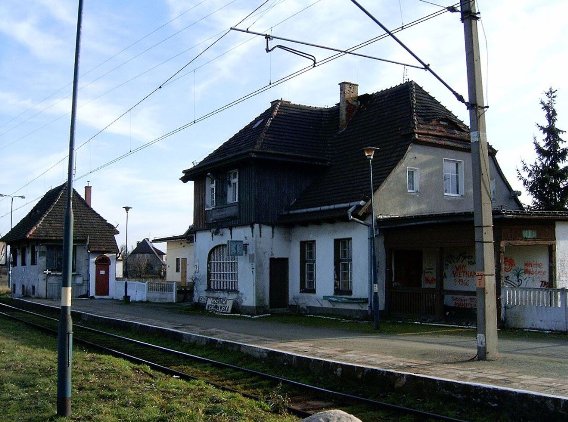 Kultowa stacja kolejowa z „Samych swoich” pod Wrocławiem odzyska blask. PKP szykuje pełną rewitalizację