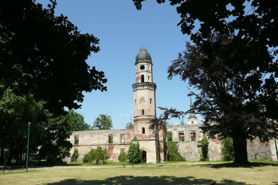 Prywatny inwestor zamierza odbudować średniowieczny zamek w Strzelcach Opolskich [FILMY]