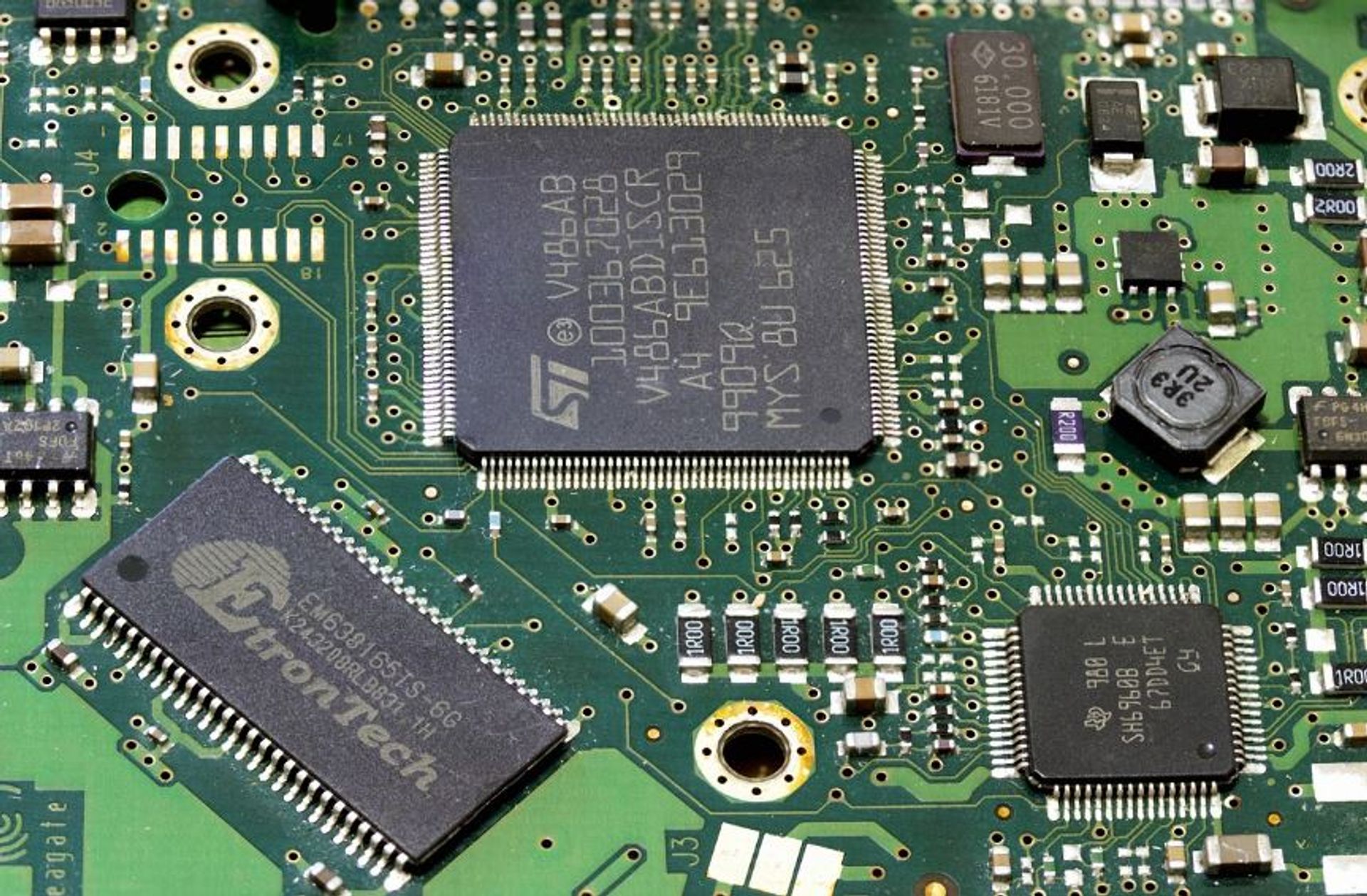 Łódź i Centralna Polska stawiają na półprzewodniki i nowoczesną elektronikę