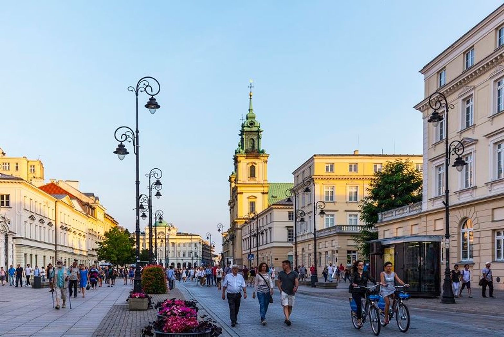 Tętniąca życiem Warszawa potrzebuje powrotu ulic handlowych