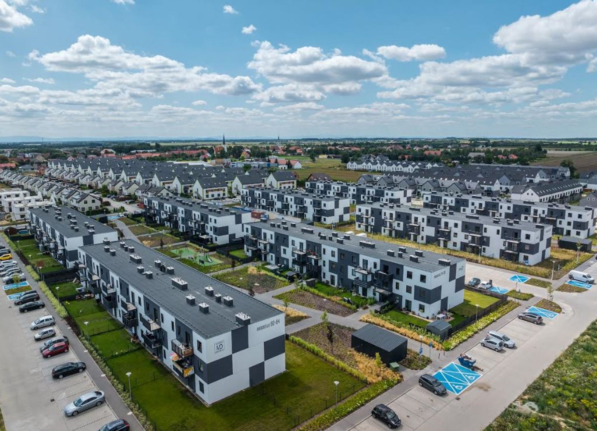 Inwestycja, która pracuje na przyszłość. Dlaczego mieszkania na obrzeżach miast zyskują na wartości?