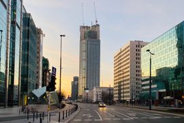 W Warszawie trwa budowa 310 metrowej wieży Varso Tower [ZDJĘCIA + FILM]
