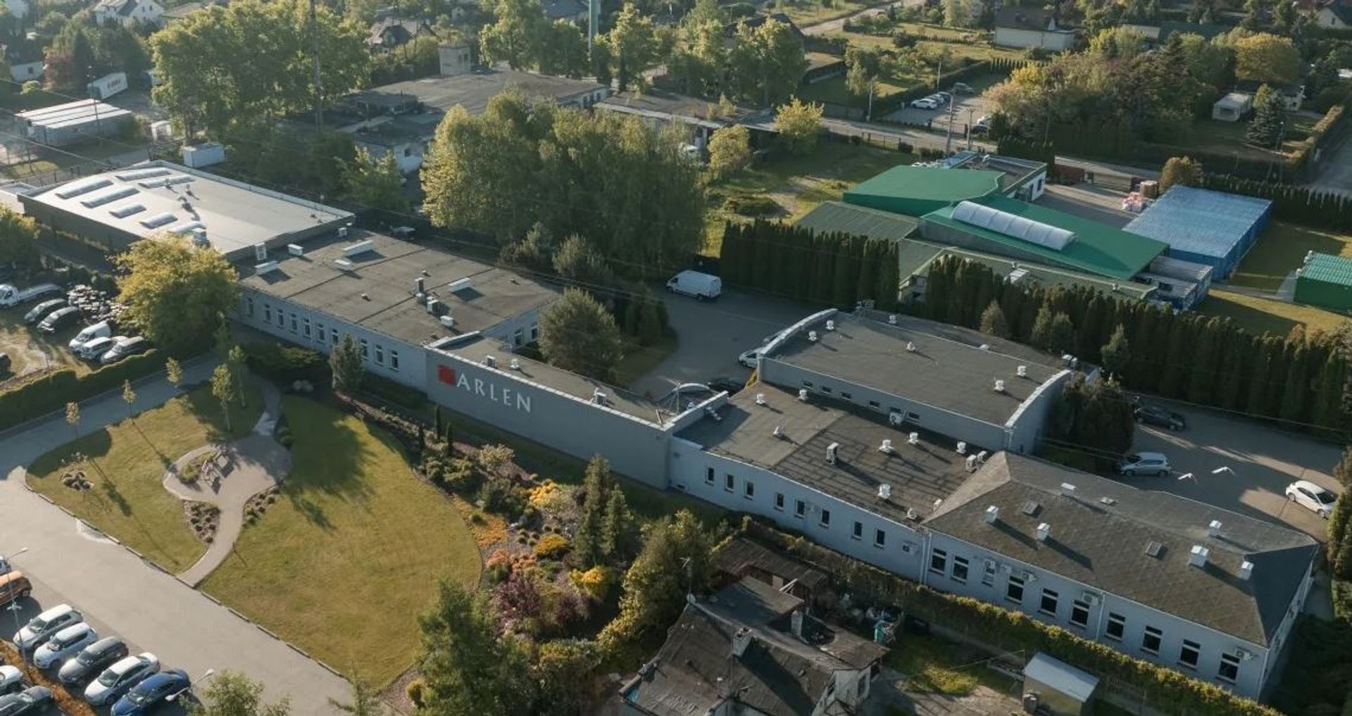 Duży polski producent odzieży przeznaczonej między innymi dla wojska oraz służb mundurowych rozbudował fabrykę pod Warszawą