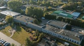 Duży polski producent odzieży przeznaczonej między innymi dla wojska oraz służb mundurowych rozbudował fabrykę pod Warszawą