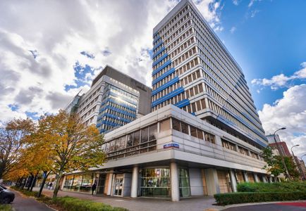 PKO Bank Polski wystawił na sprzedaż biurowiec w centrum Warszawy [ZDJĘCIA]