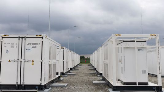 Na Opolszczyźnie został uruchomiony pierwszy w Polsce wielkoskalowy magazyn energii pracujący samodzielnie 