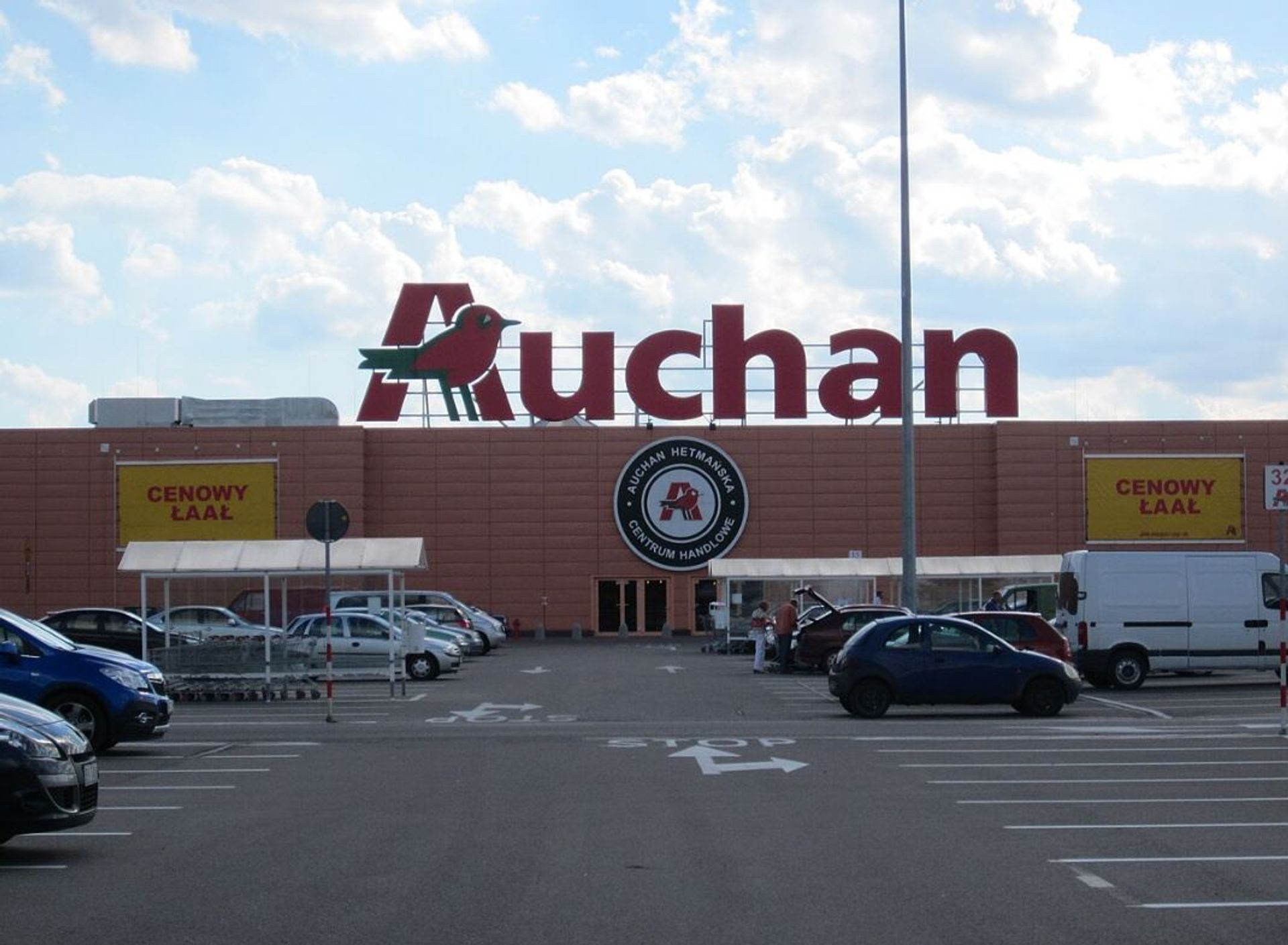 Auchan powiększa sieć w Polsce o 8 hipermarketów franczyzowych