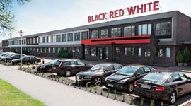 Setki osób w całej Polsce stracą pracę. Black Red White planuje wielkie zwolnienia grupowe
