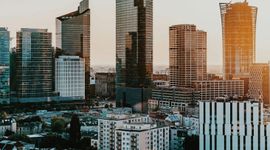 Rynek biurowy w Warszawie: Stabilny popyt przy rekordowo niskiej powierzchni w budowie 