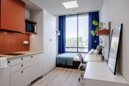 Duży kompleks biurowy w Warszawie zmienił swoją funkcję na...akademik [ZDJĘCIA]