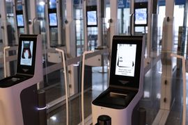 Nowe inwestycje w bezpieczeństwo podróżnych na lotnisku Poznań-Ławica