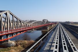 Zbliża się do końca remont zabytkowego, ponad 100-letniego mostu na Odrze w Ścinawie [ZDJĘCIA]
