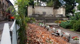 [Kraków] Zawalił sie zabytkowy mur Cmentarza Rakowickiego