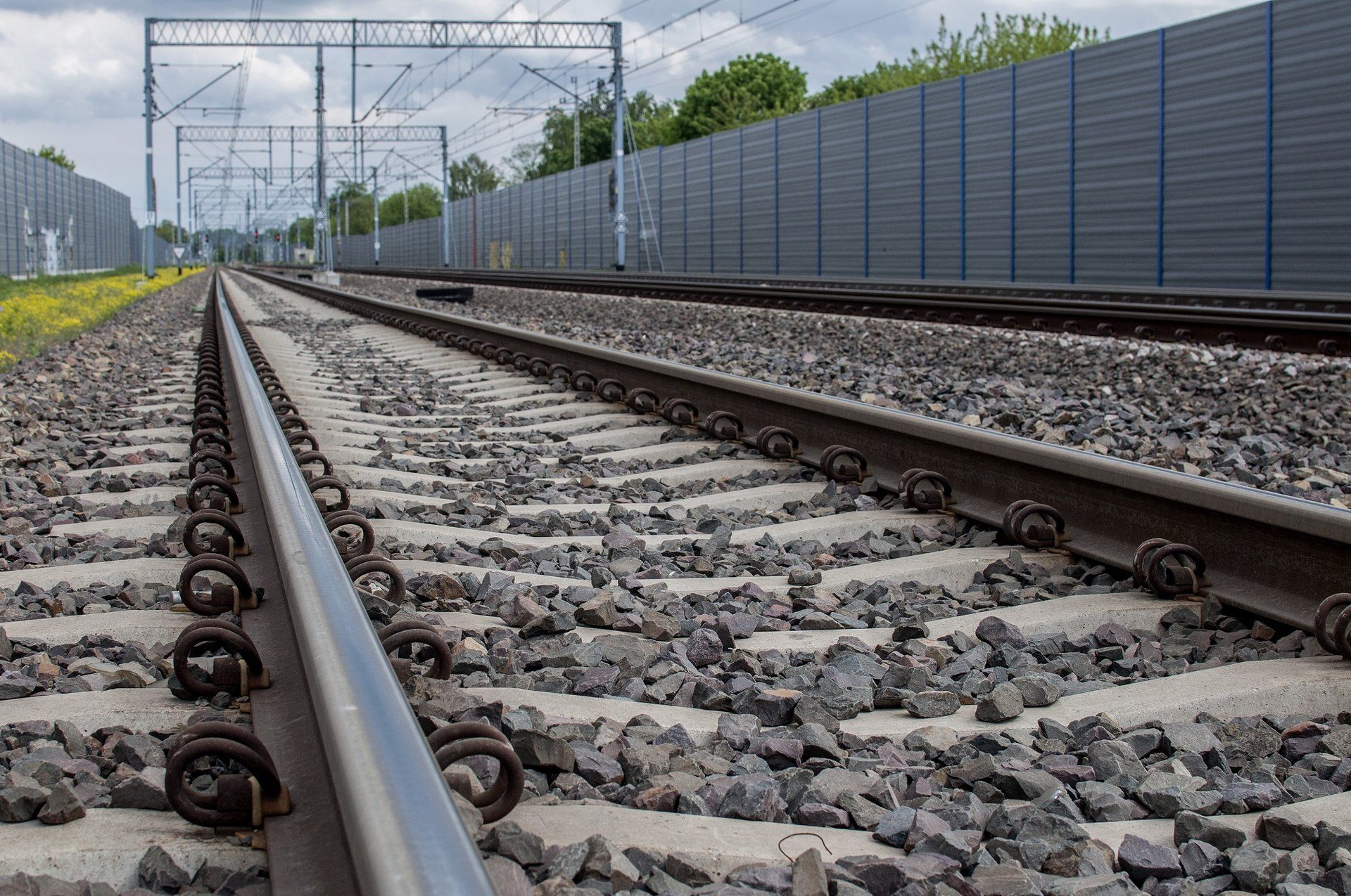 Rozbudowa linii kolejowej z Warszawy w kierunku Nasielska – ruszają konsultacje społeczne