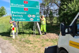 Pierwsze w Polsce znaki drogowe z nazwą Królewiec zamiast Kaliningrad już stoją [ZDJĘCIA]