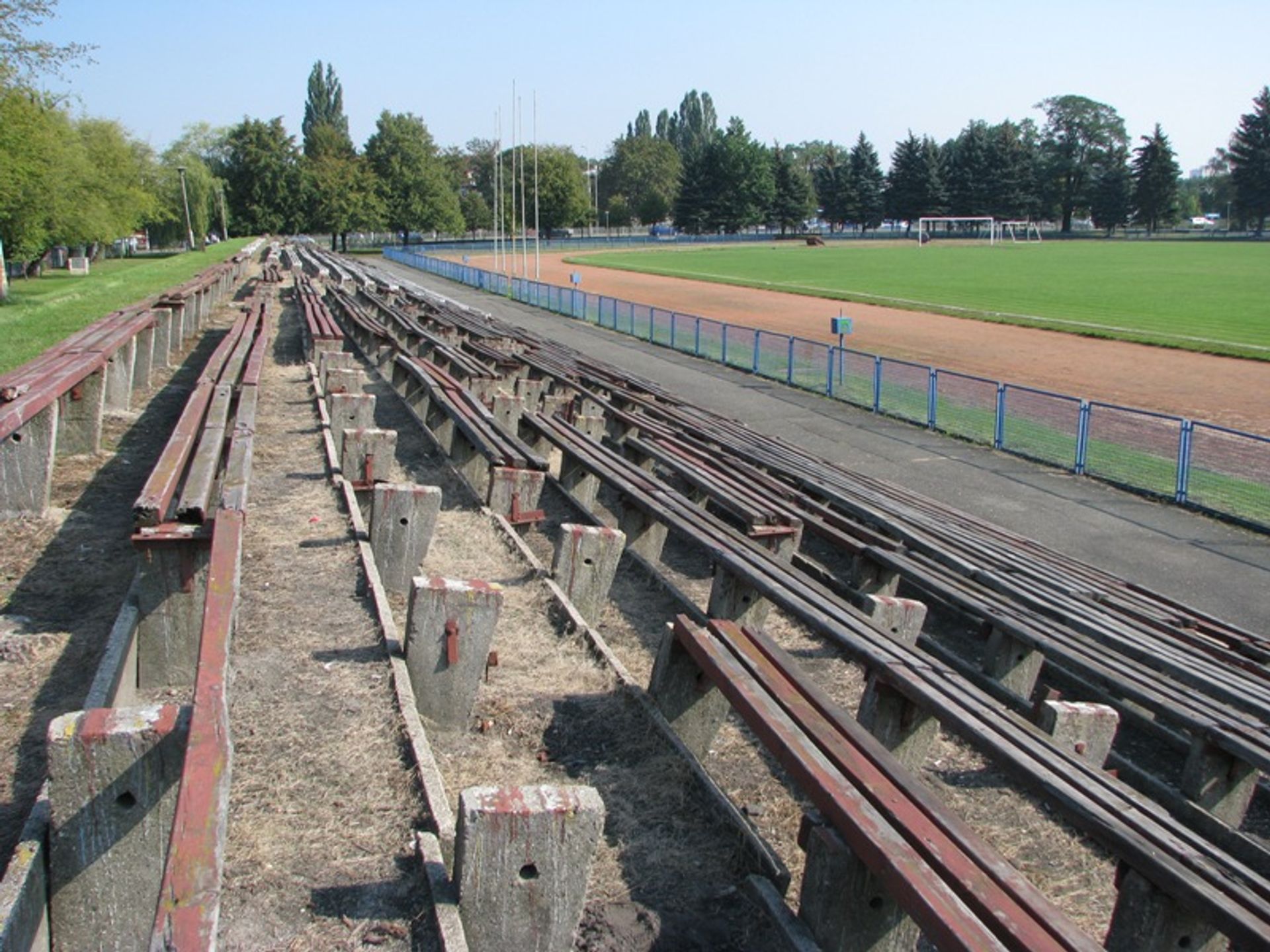  Małe stadiony we Wrocławiu popadają w ruinę