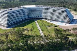 Hotel Gołębiewski w Pobierowie bliski otwarcia. Pozostał tylko jeden dokument