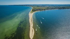 W Rewie trwa budowa i remont opaski brzegowej. Powstaje też nowy deptak