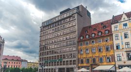 [Wrocław] Modernistyczny biurowiec w Rynku zmieni właściciela?