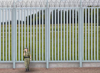 Na granicy z Białorusią powstaje nowa zapora. Czterometrowa bariera ma zabezpieczyć cały 186‑kilometrowy odcinek