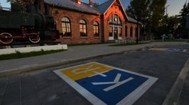 Zmodernizowany zabytkowy dworzec w Sochaczewie znów służy podróżnym