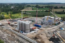 Gigantyczna inwestycja za 850 mln zł na Mazurach. Powstaną nowe miejsca pracy [FILM]