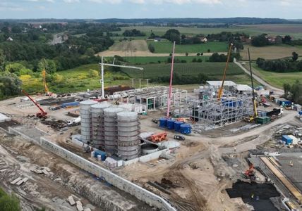 Gigantyczna inwestycja za 850 mln zł na Mazurach. Powstaną nowe miejsca pracy [FILM]