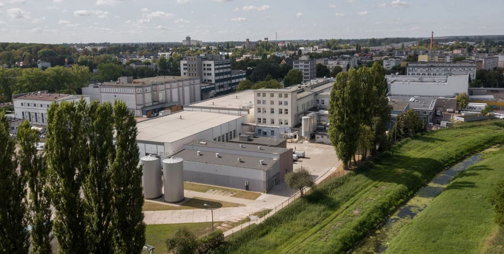 Niemiecka firma Fresenius Kabi uruchomiła nową linię produkcyjną płynów infuzyjnych w fabryce w Kutnie, wspierając bezpieczeństwo zdrowotne Polski i rozwój regionu
