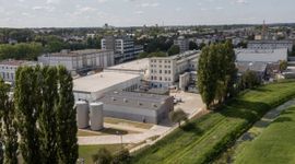 Niemiecka firma Fresenius Kabi uruchomiła nową linię produkcyjną płynów infuzyjnych w fabryce w Kutnie, wspierając bezpieczeństwo zdrowotne Polski i rozwój regionu