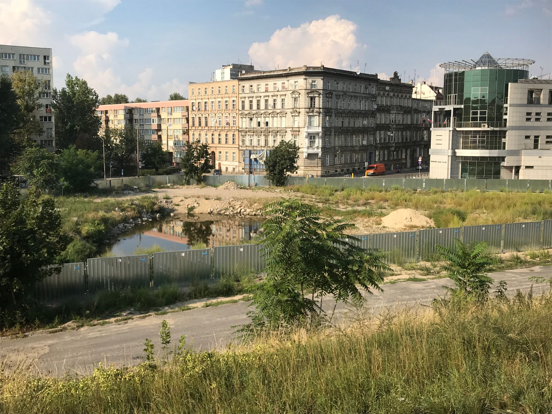 Wrocław: Develia rusza z przygotowaniami do budowy biurowca w miejsce dawnego szkieletora