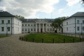 W Lotniczej Akademii Wojskowej (Szkole Orląt) w Dęblinie otwarto Laboratorium Kierowania Ogniem Obrony Przeciwlotniczej