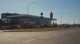 [Wrocław] Budowa nowego salonu Mercedesa na finiszu. Będzie największy w Europie Centralnej