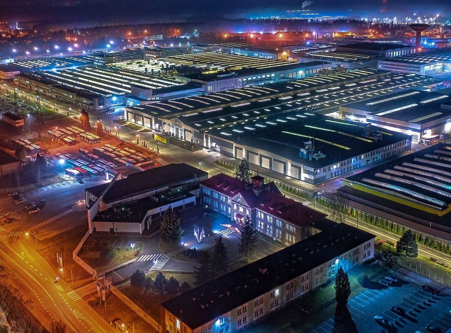 Światowy gigant automotive najpierw zwalniał w Polsce, a teraz zatrudnia