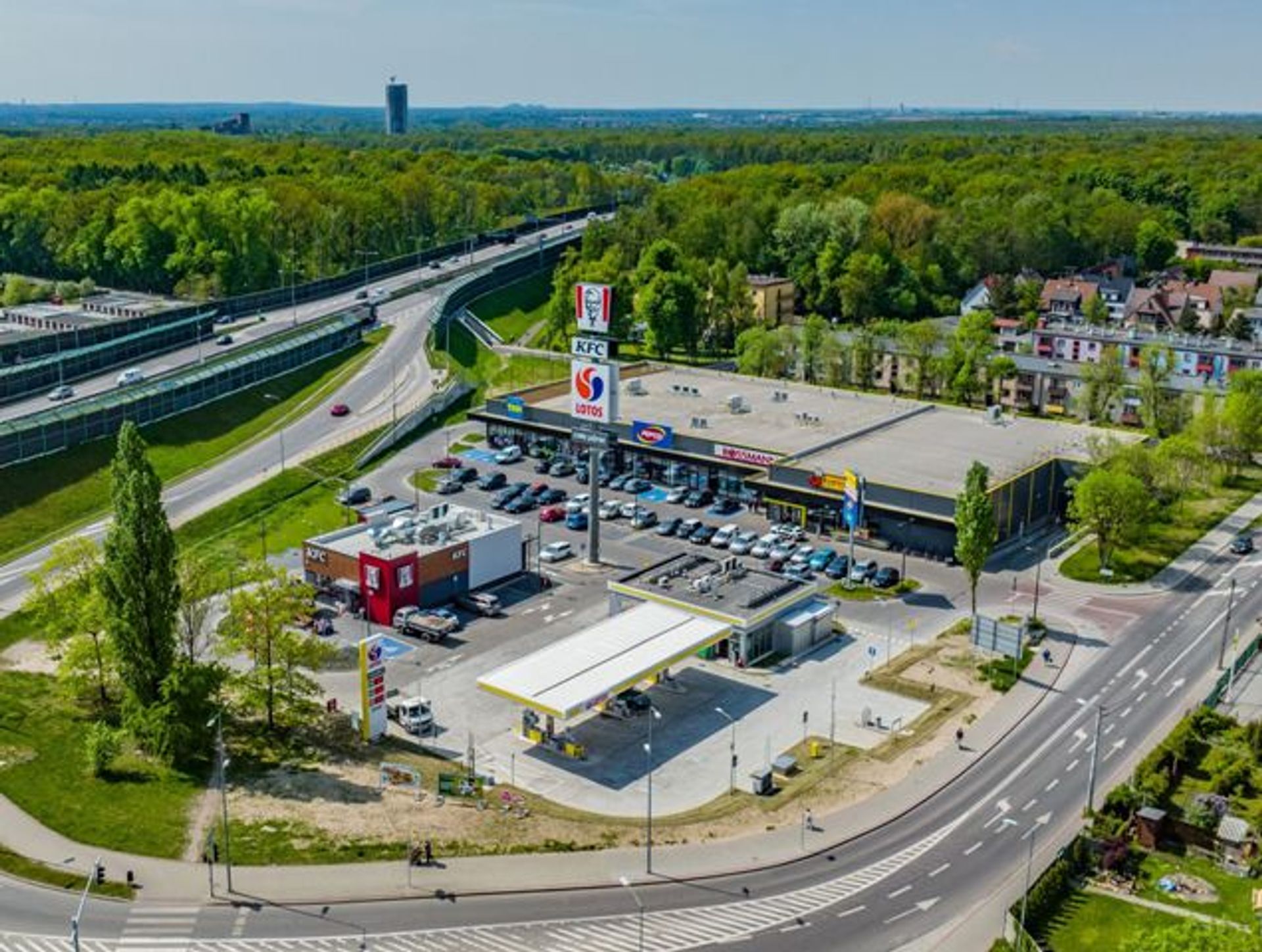 Dwa nowoczesne parki handlowe, w Zabrzu i w Gliwicach, zostały pozyskane przez prywatnego inwestora