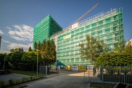 [Warszawa] Zawieszenie wiechy na biurowcu EQlibrium